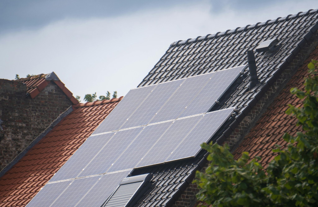 How Weather Impacts Solar Energy in the UK (And Why It’s Still Worth It)